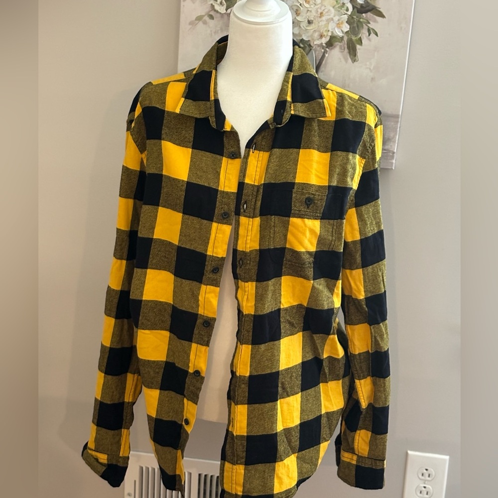 💛🖤CLOSET CLOSE OUT💛🖤
Aeropostale Black & Yellow Flannel Size Medium - Picture 2 of 3